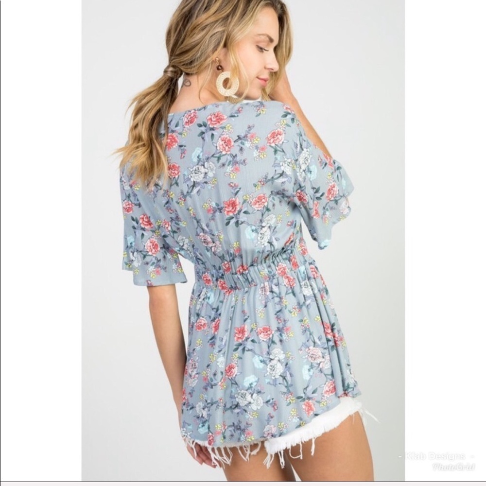 ā¤ļøLAST 1! Floral V Neck Front Tie Top! - Picture 8 of 8